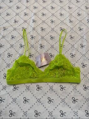 Savage X Fenty NWT green lace bra size small